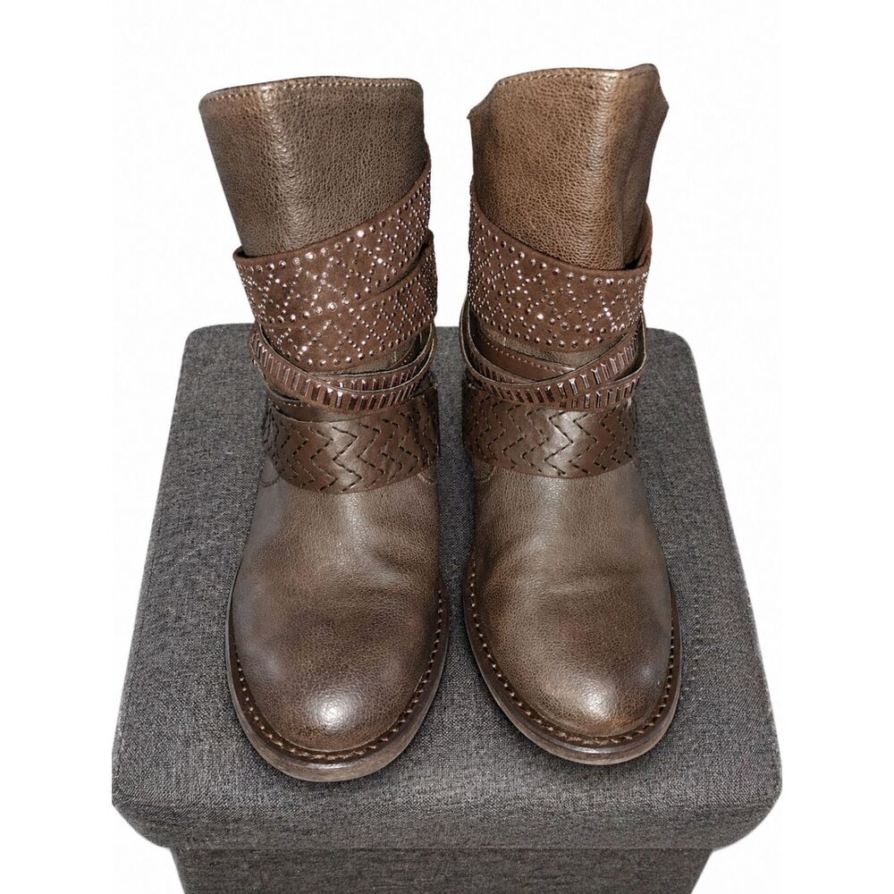 GB Gianni Bini Brown Ankle Boots Size 9M Studded Strap Western Style Low Heel